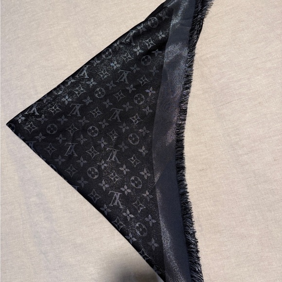 Louis Vuitton Charcoal Monogram Wrap - Picture 2 of 5